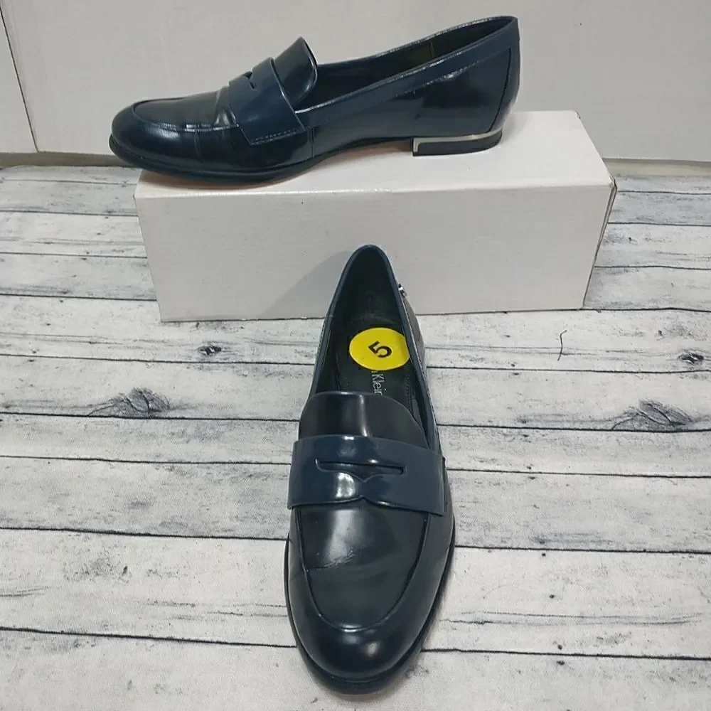 CALVIN KLEIN CELIA Woman's SZ 5  BLACK / BLUE FLAT LOAFER SHOE